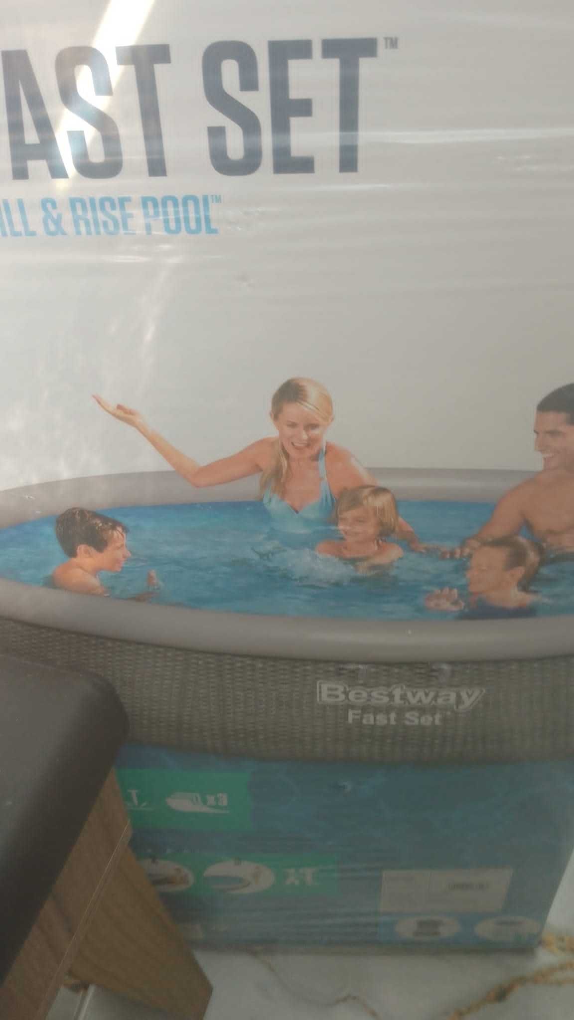 Vand piscina gonflabila, noua, sigilata, diametru 3,96 m, adancime 84