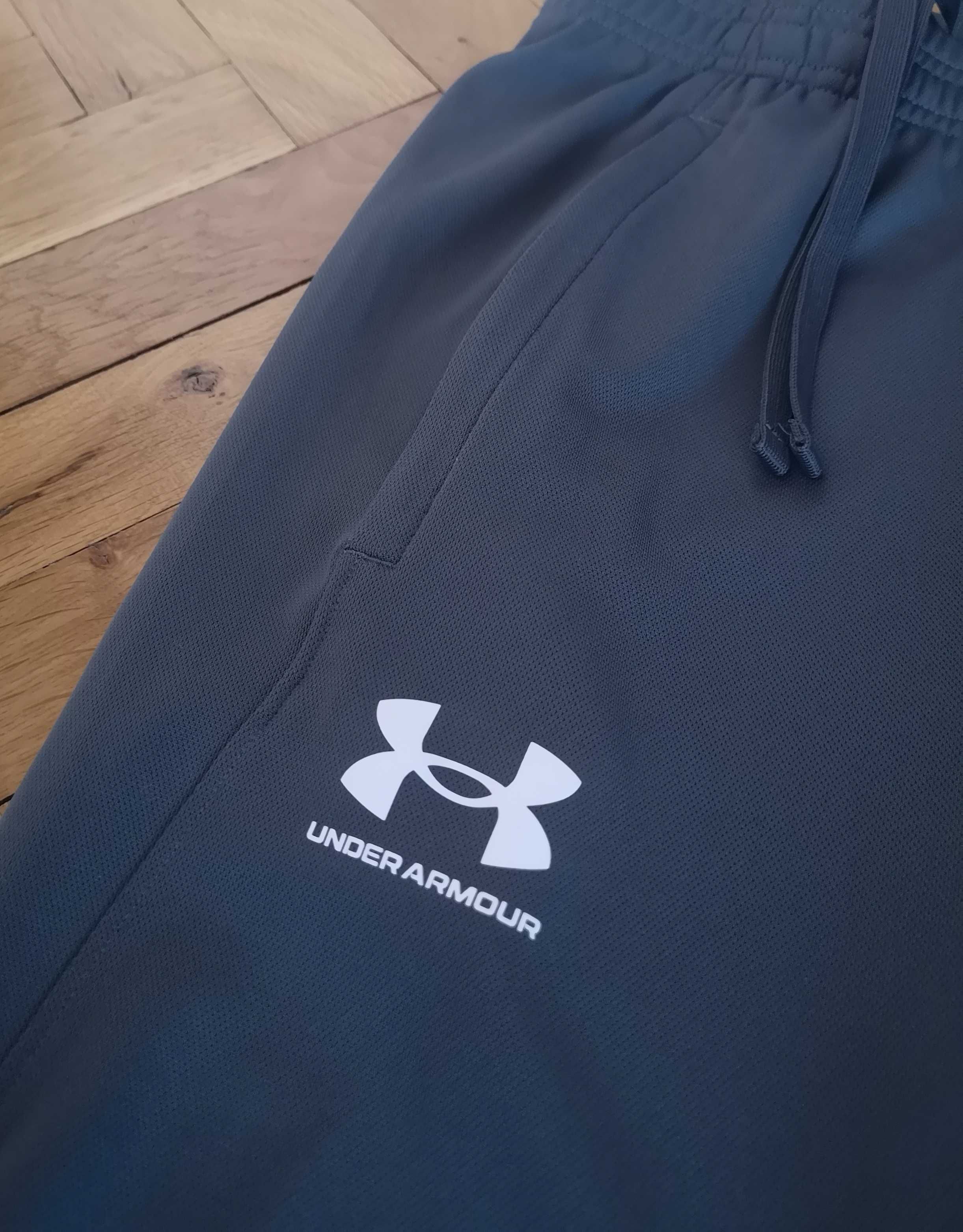 Оригинални мъжки долнища Under Armour размер S