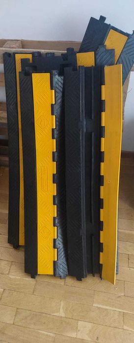 Pod protecție pentru cabluri