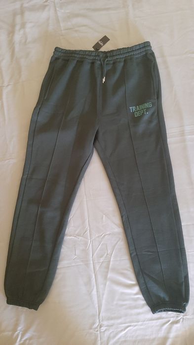 Pantaloni treining MAN XXL, pentru barbati cam la 1,90 m.