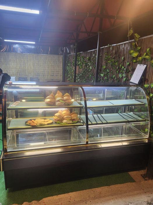 Vitrina frigorifica aproape noua