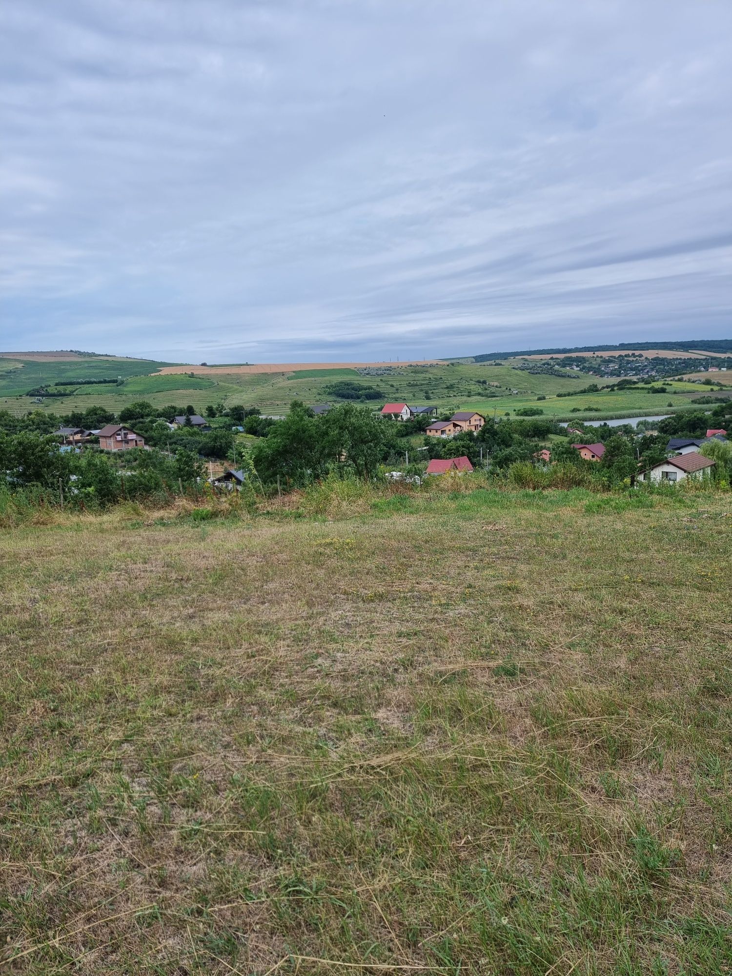 Teren intravilan 1200mp, deschidere 19m, panorama lac Dorobanț