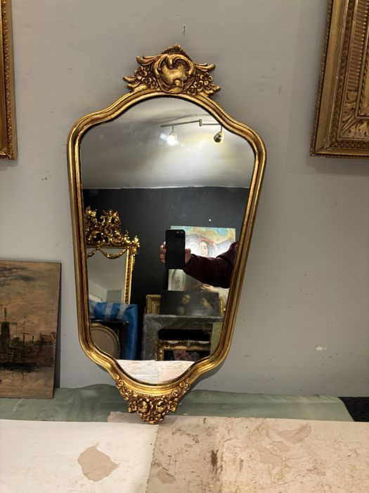 Oglindă lemn sculptat, aurire schlagmetal, restaurată 66×33 cm