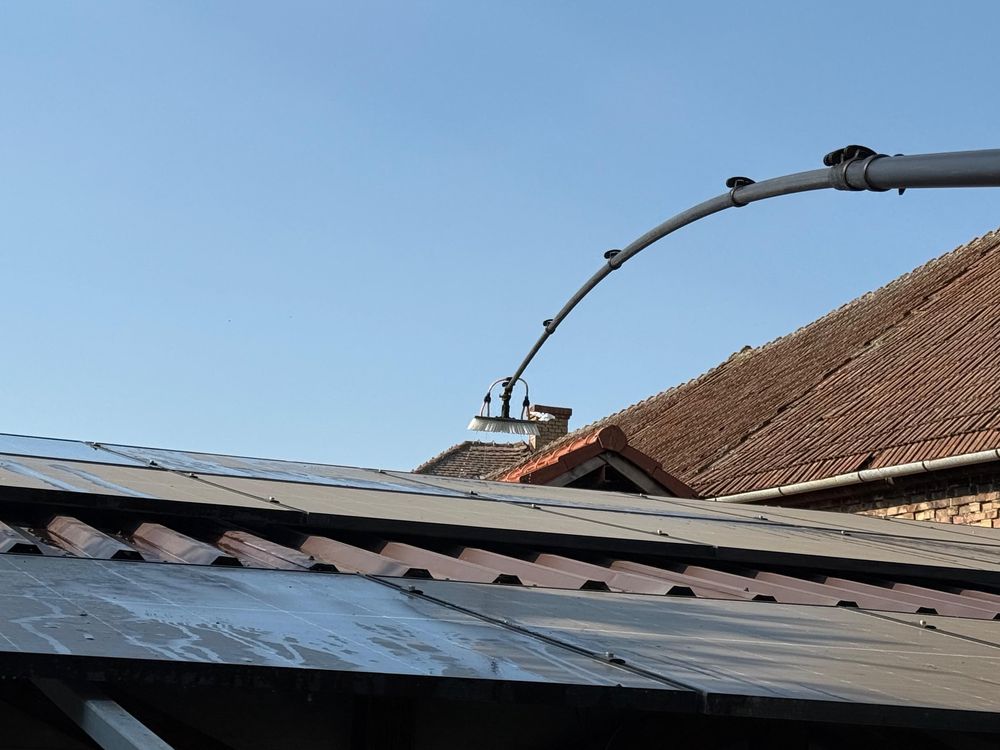 Curățare panouri fotovoltaice și geamuri la înălțime!