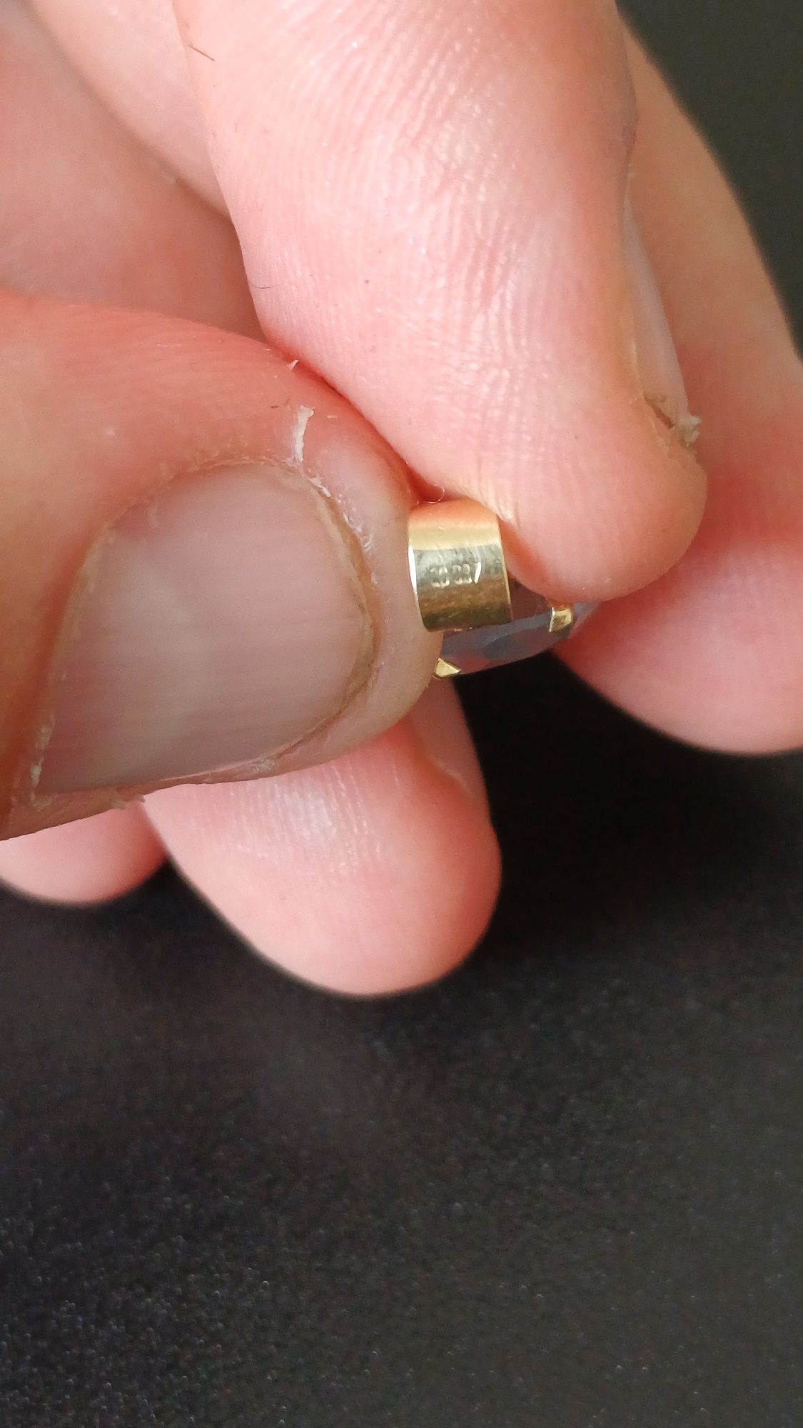Pandantiv Aur 18k cu piatră de Topaz..2.2g