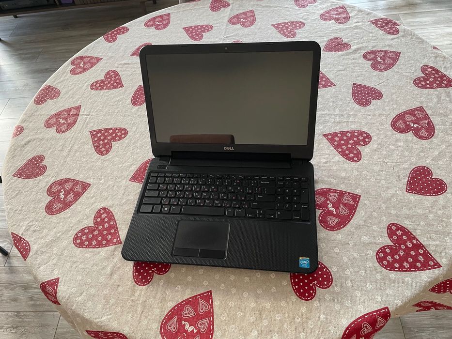 Лаптоп DELL Inspiron за ремонт или за части  + Оригинално зарядно