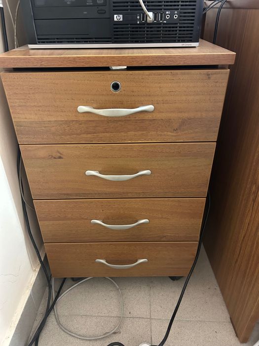 Двойно бюро офис