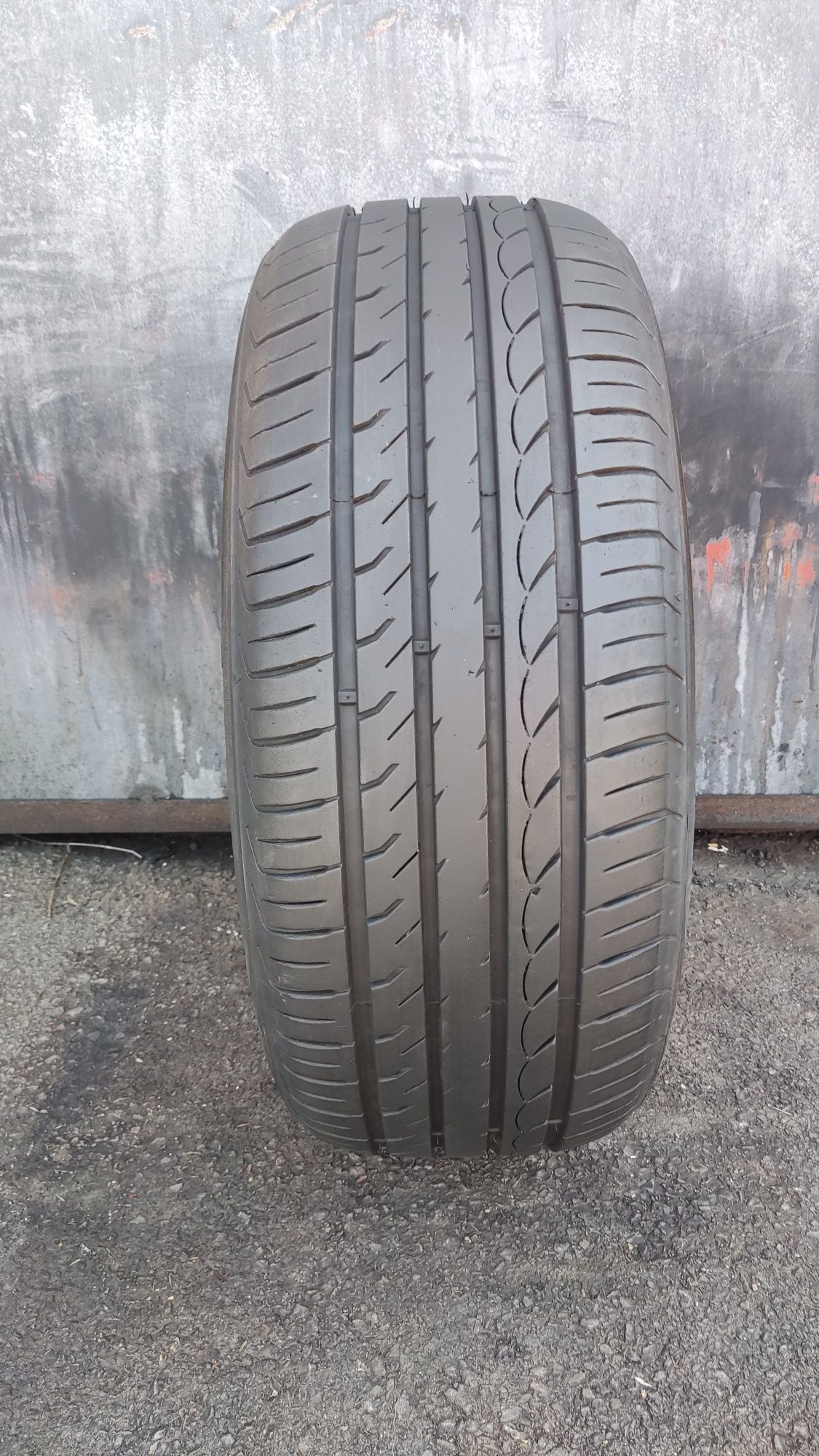1бр. лятна гума 225/50/17 Roadhog
dot4320
7.6mm
Добро състояние на гум
