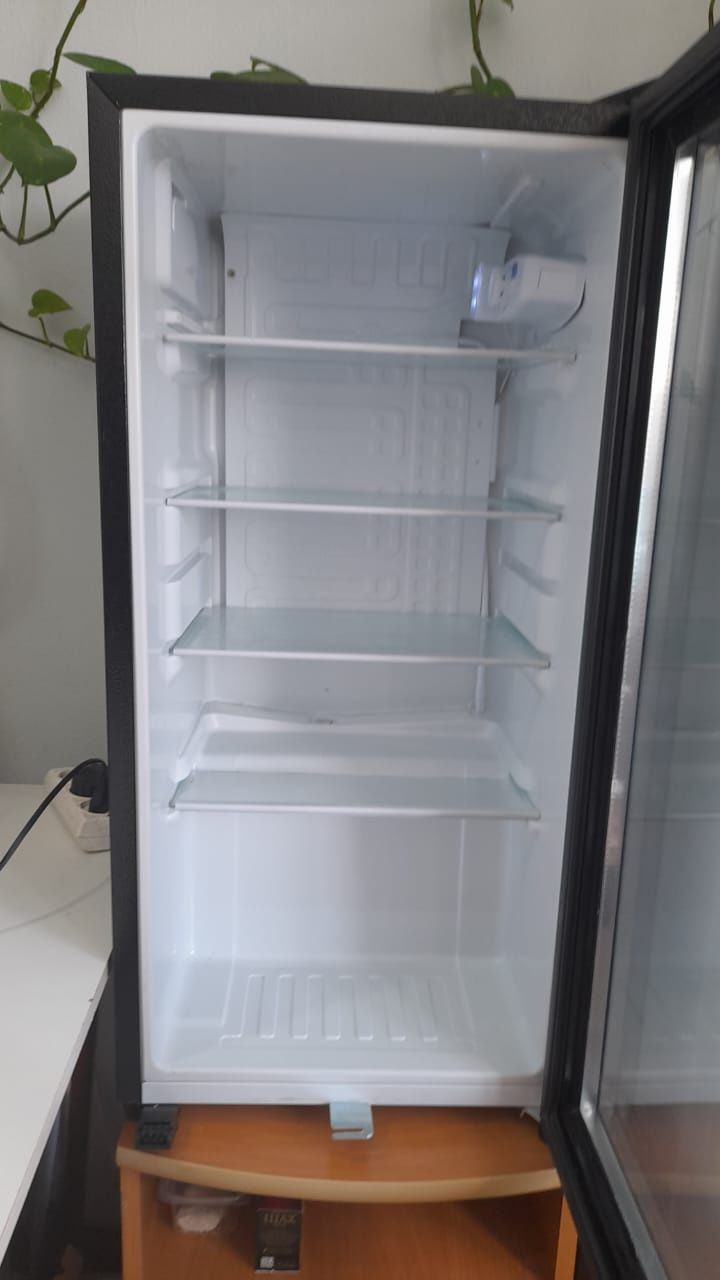 Офисный холодильник