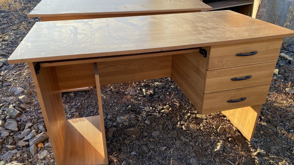 Столы и шкаф (самовывоз) 10к торг