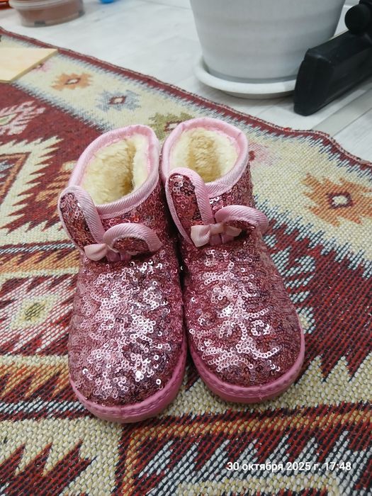 Продам зимние детские уги за 5000