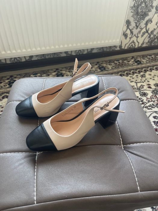 Босоножки продаются