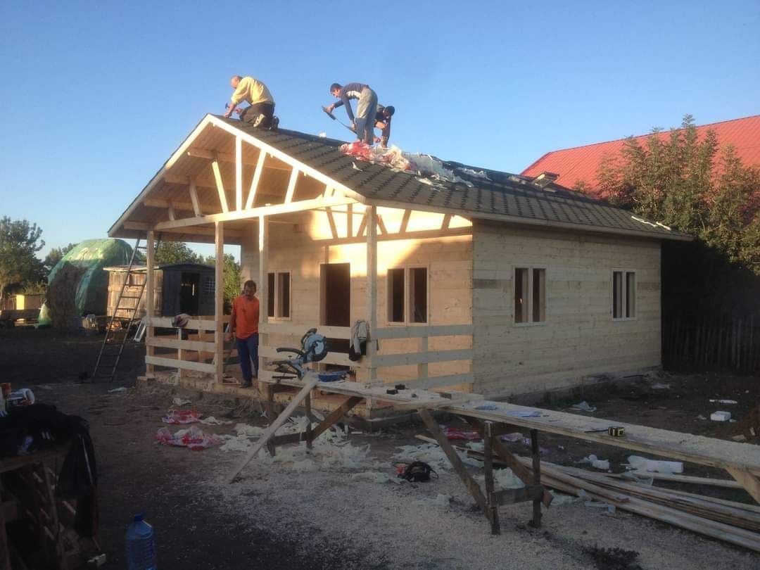 Vand cabane de grădina și de locuit
