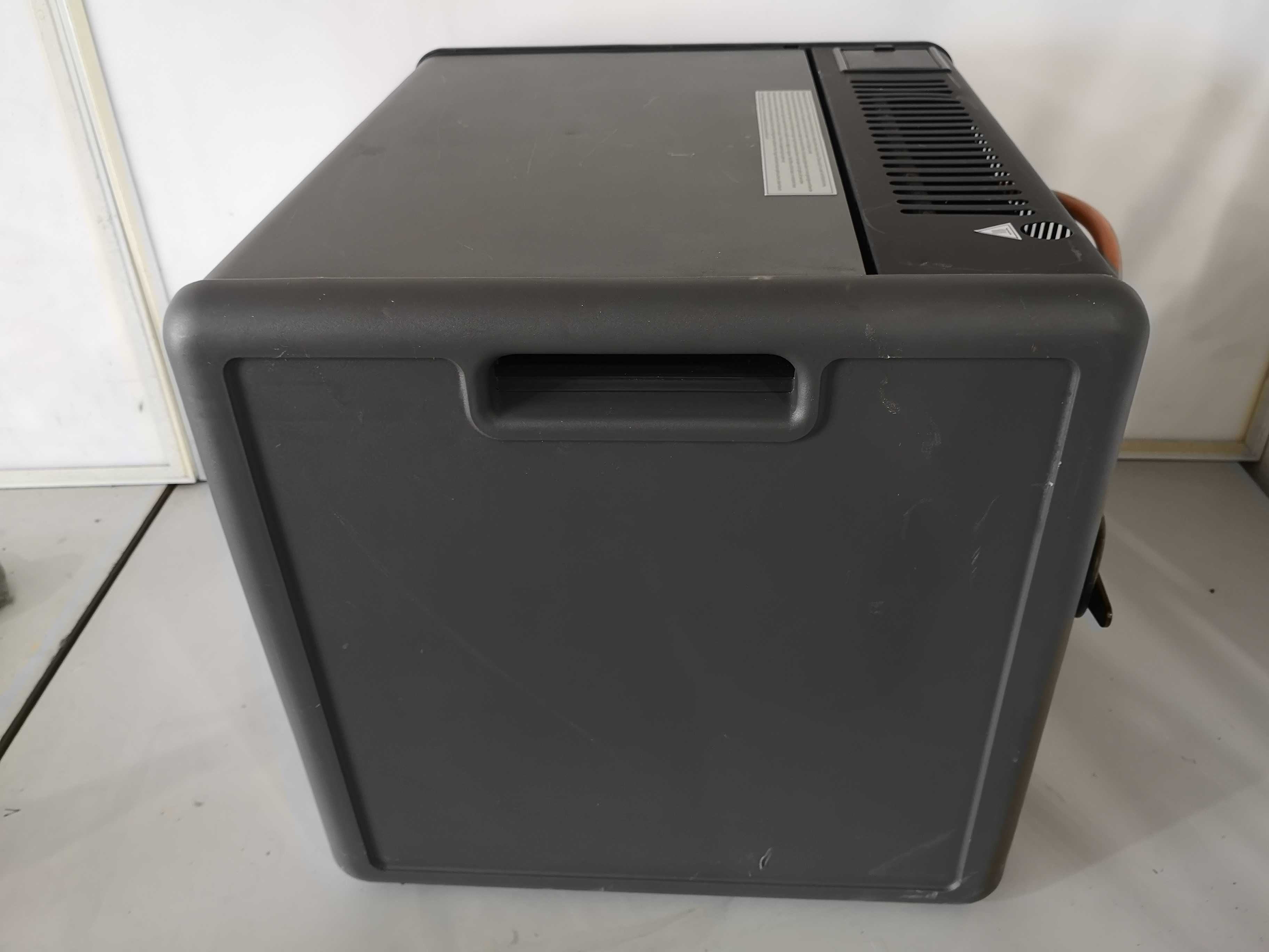 Хладилник на ток и газ - Quest 220V/12V 41L