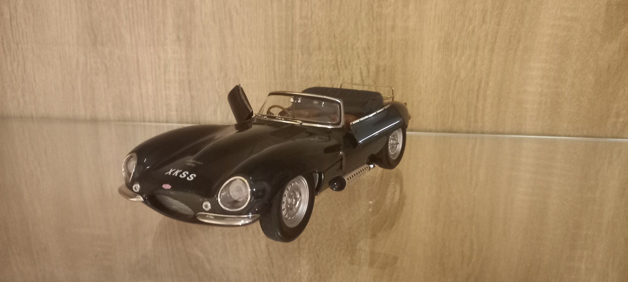 jaguar xkss auto art 1:18