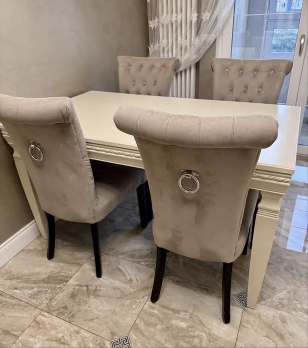 Стол со стульями