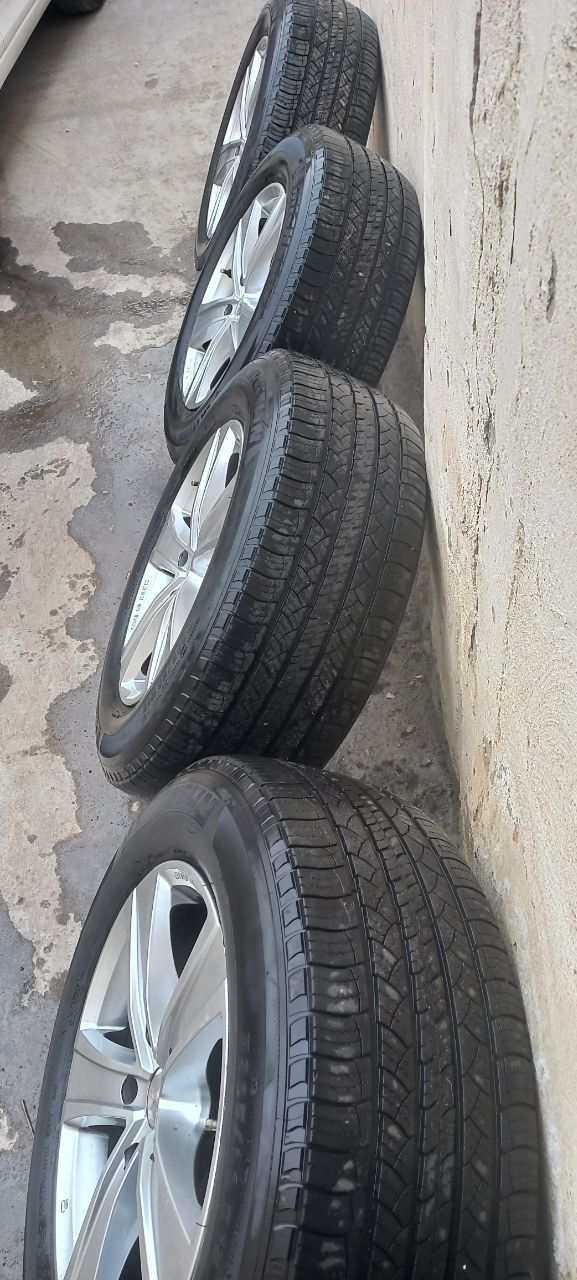 Michelin balon bu 18  P265/60 holati yaxshi .Diska  Italiya arginal  .