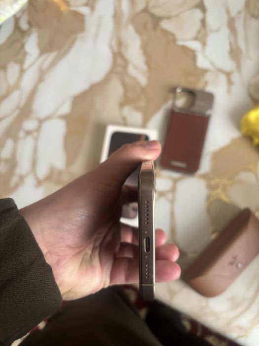 Iphone 16 pro max 256 +ray ban Skayler укиб телефон килинглар илтимос