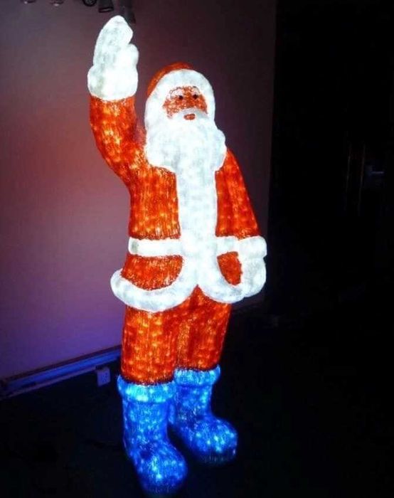 Iluminat festiv Craciun figurine luminoase gigant traversari carosabil