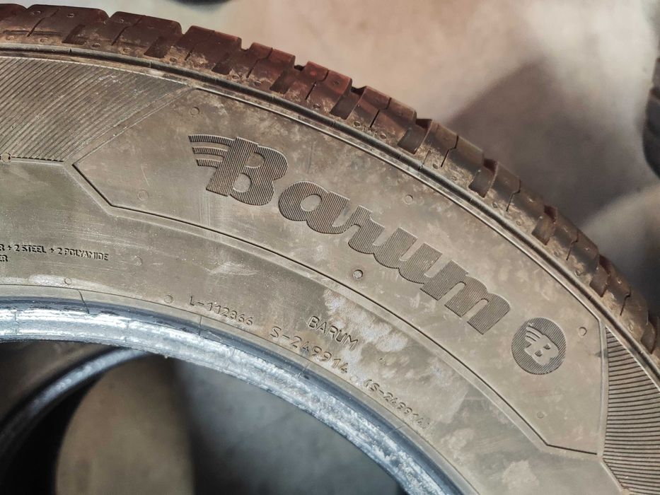 4бр.летни гуми 215/65/16 Barum