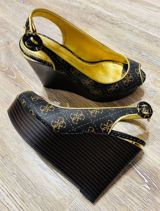 Sandale cu platforma Guess marimea 36 noi