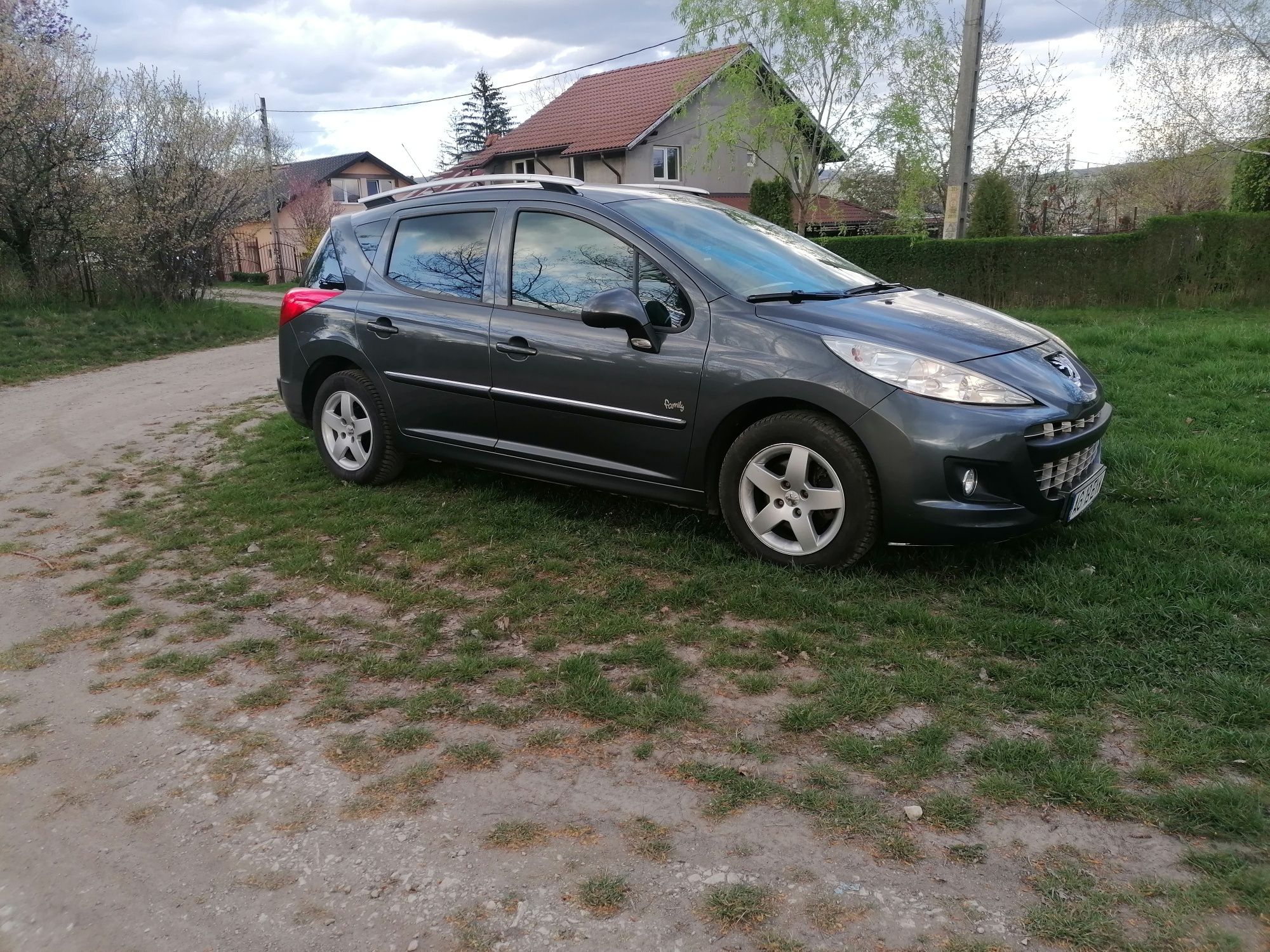 Peugeot 207 1.4 benzină an 2012 euro 5