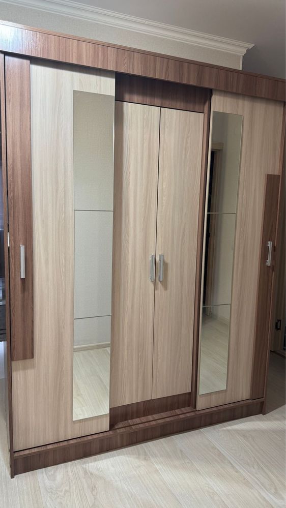 Продается шкаф в детскую комнату