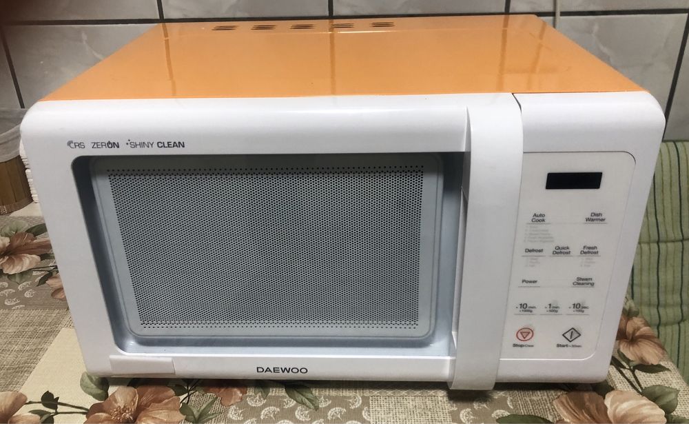 Vând cuptor cu microunde DAEWOO  Shiny Clean, stare foarte bună.