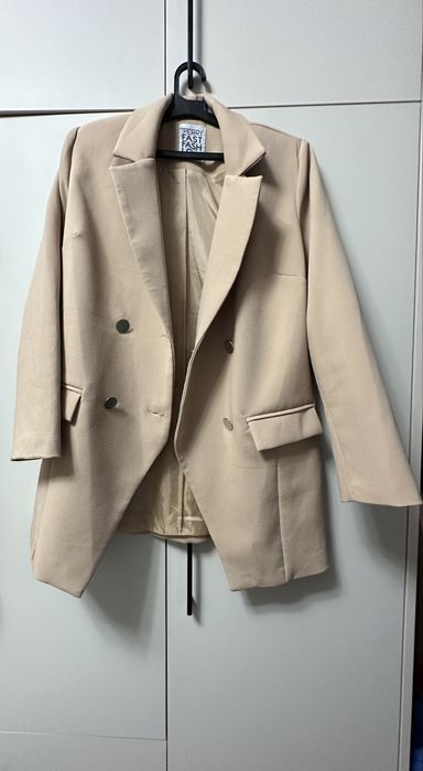 Сака, в зелено и бежово