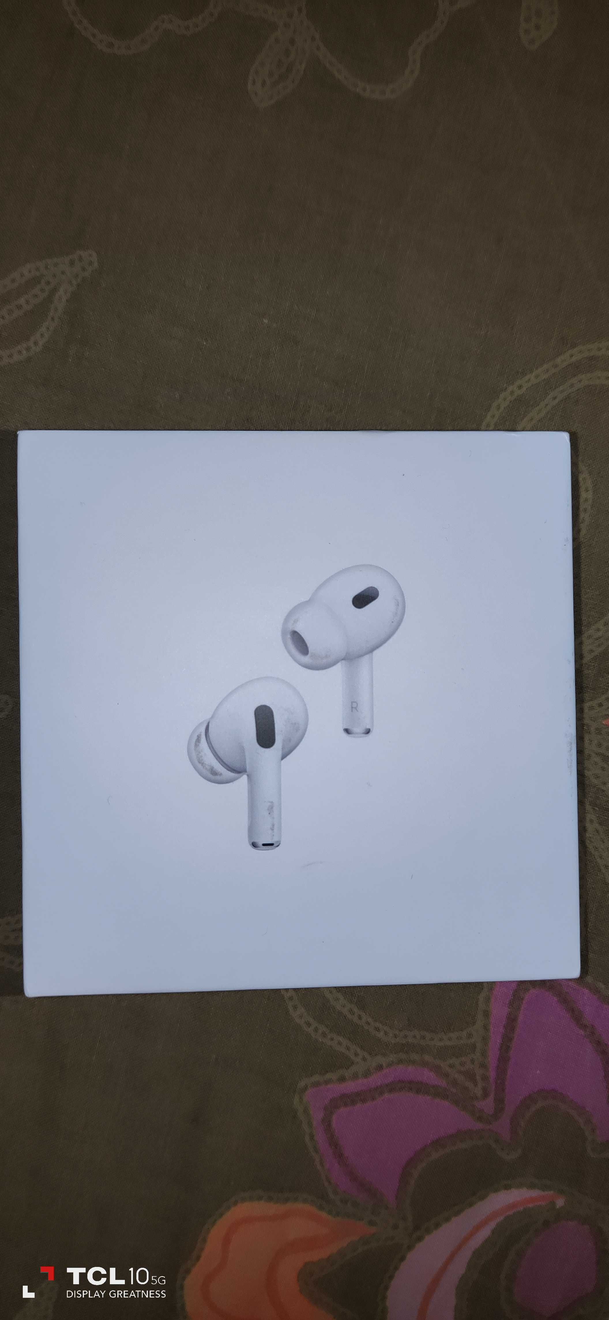 Apple AirPods Pro headphones with MagSafe Case USB-C (2nd generation)