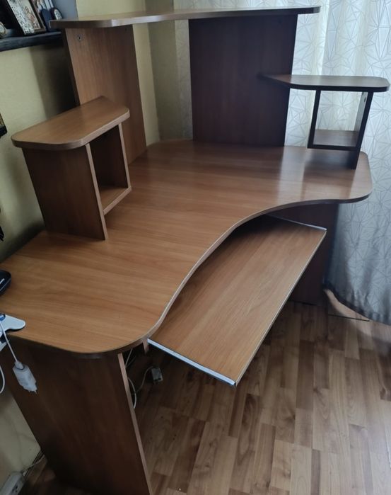 Продам компьютерный стол