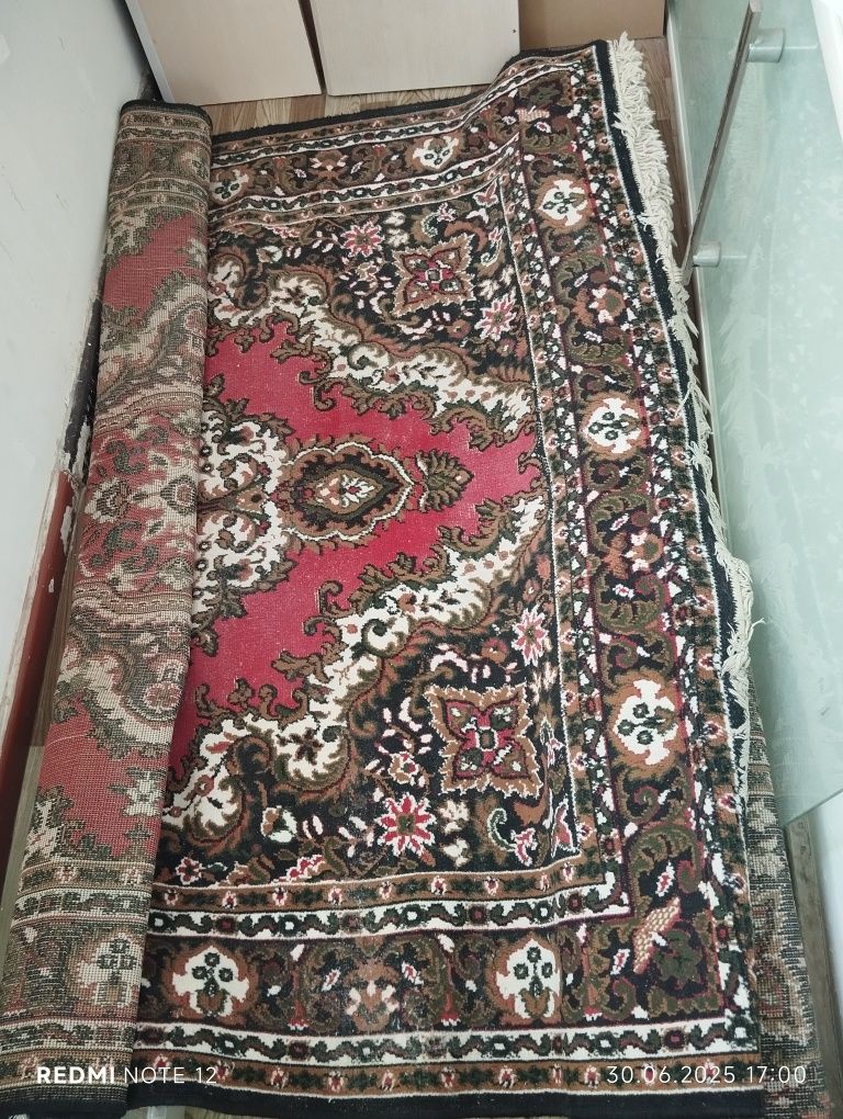 Продаются паласы и ковёр.