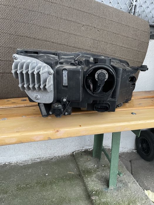 Оригинален ляв фар за Seat Ateca 2016-2020 в добро състояние