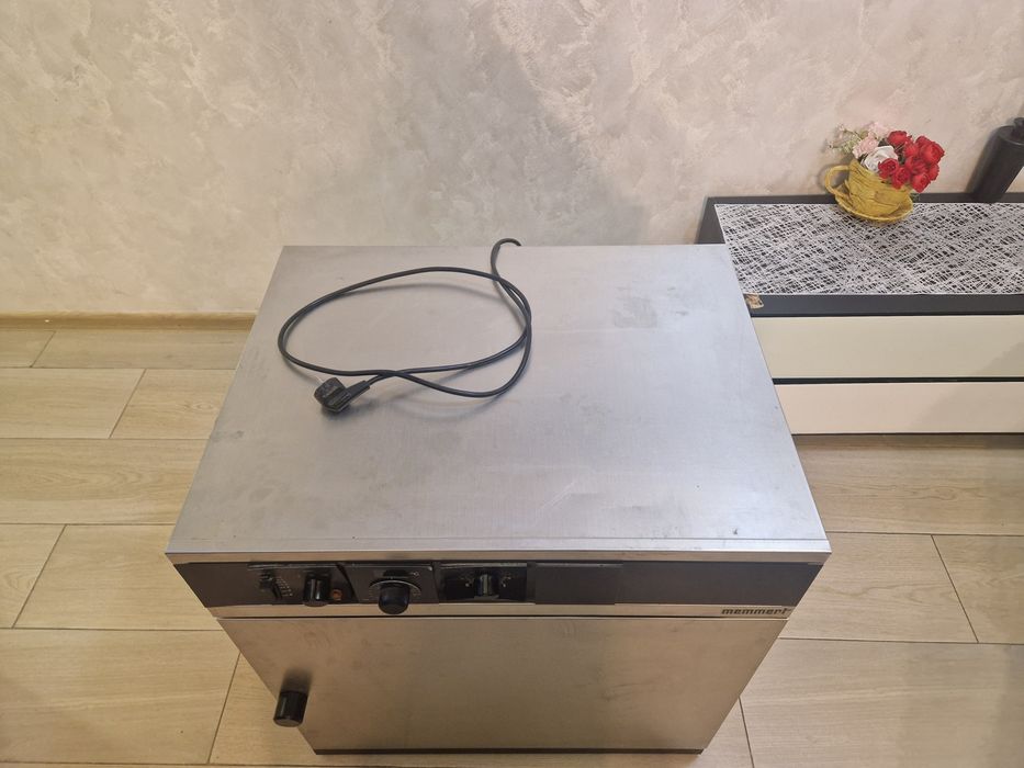 Incubator/etuva(cuptor de incalzire/uscare)Echipament de sterilizare