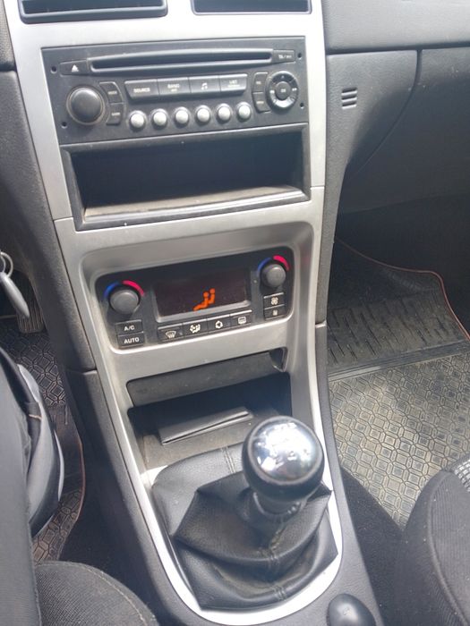 Продавам Пежо 307нbi