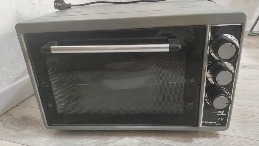 Продам духовку в хорошем состояние