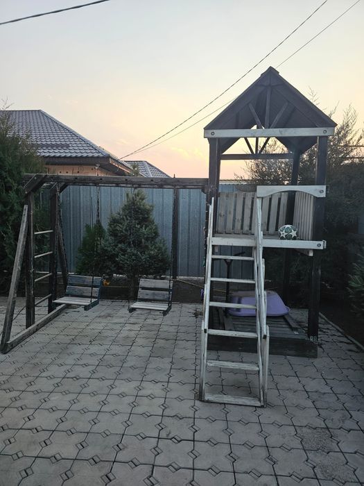 Детский городок, очень удобный для развлечения ваших детей