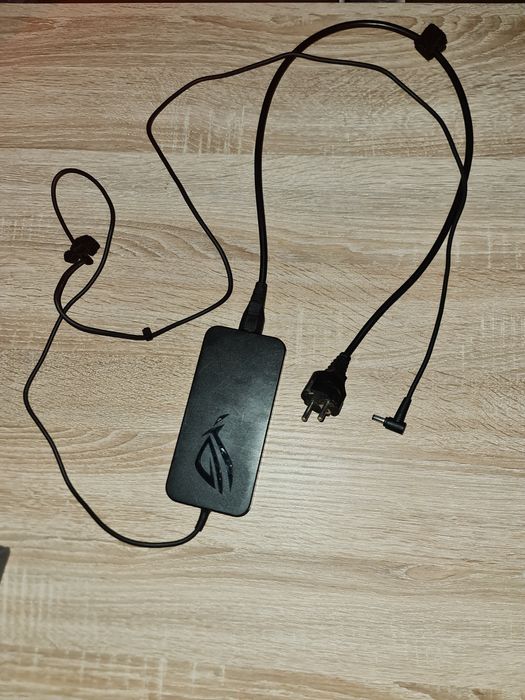 Laptop Gaming ASUS ROG Strix • i7-8750H • GTX 1050 Ti • 16GB RAM