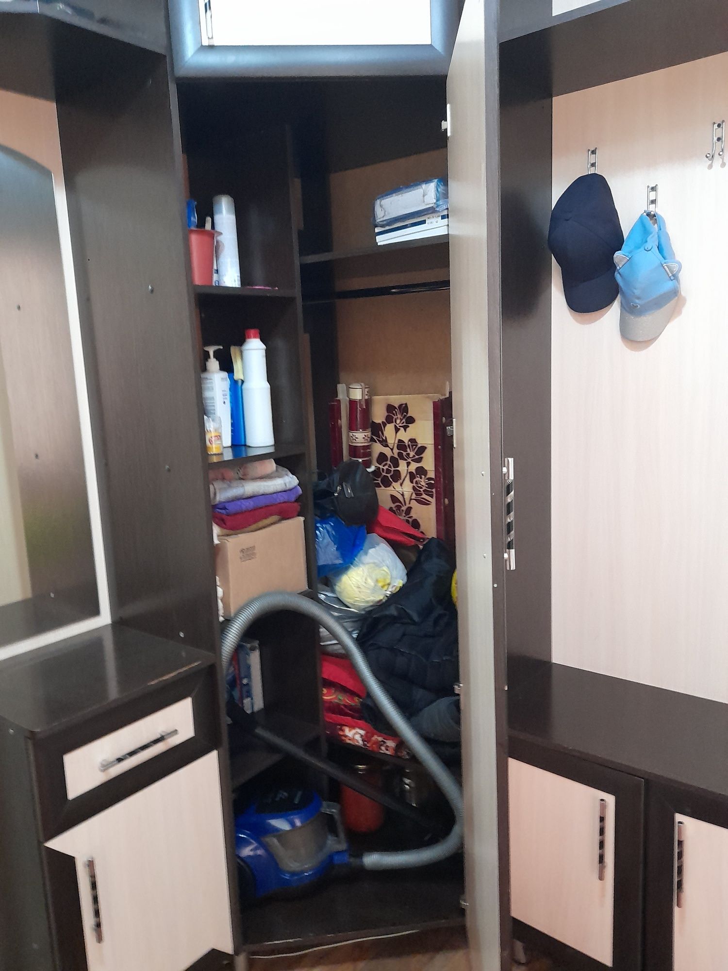 Продаю шкаф в прихожкую