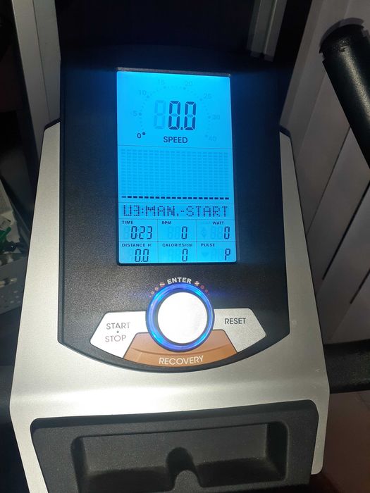 продавам велоергометър cardiostrong