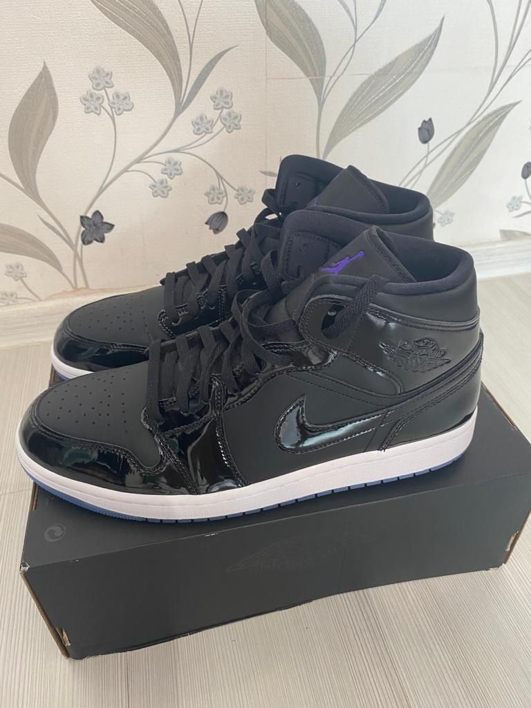 Vând air jordan 1 mid space jam (SE)