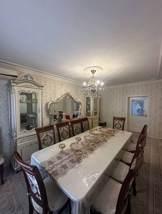 Чиланзар Ц квартал . 4 комнаты.  100 квадратов.