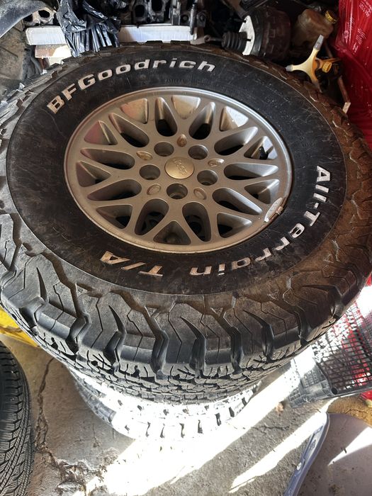 Гуми с джанти чероки