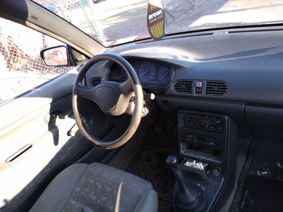 Mazda 121 1.3 На Части