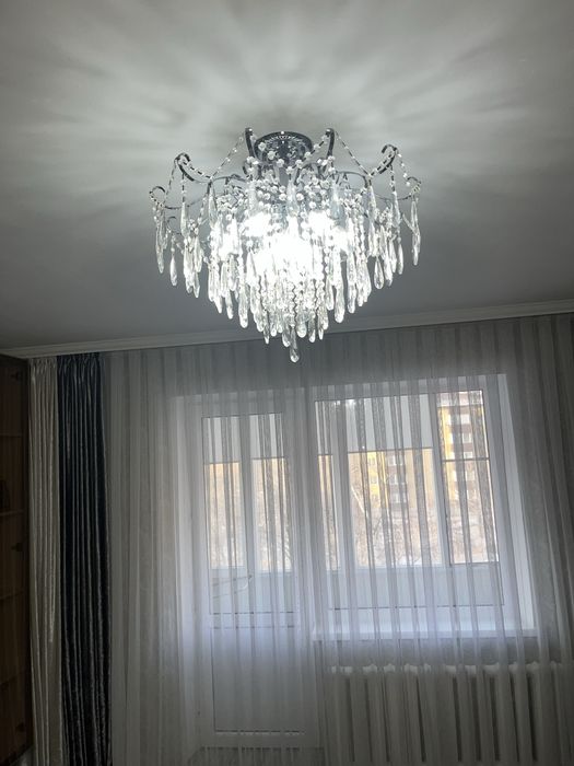 Красивая и яркая люстра срочно!