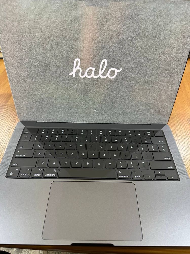 macbook  pro 14 inches M4 16gb 512gb
