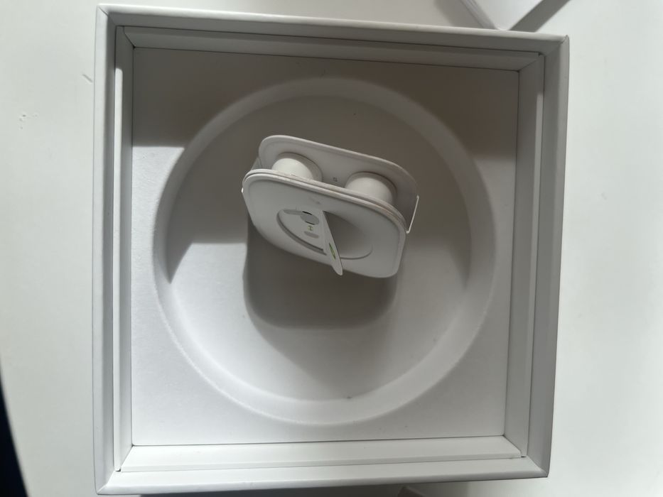 Продавам кейс от оргинални безжични слушалки Apple-AirPods Pro 2nd Gen