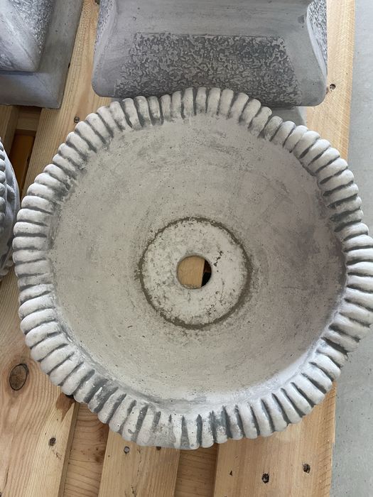 Cișmea apă din beton