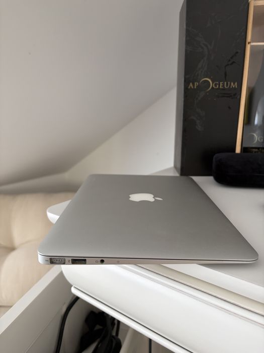 Apple Macbook air 11