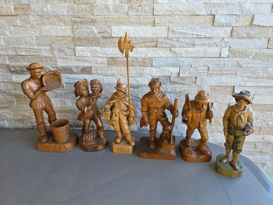 Statuete din lemn